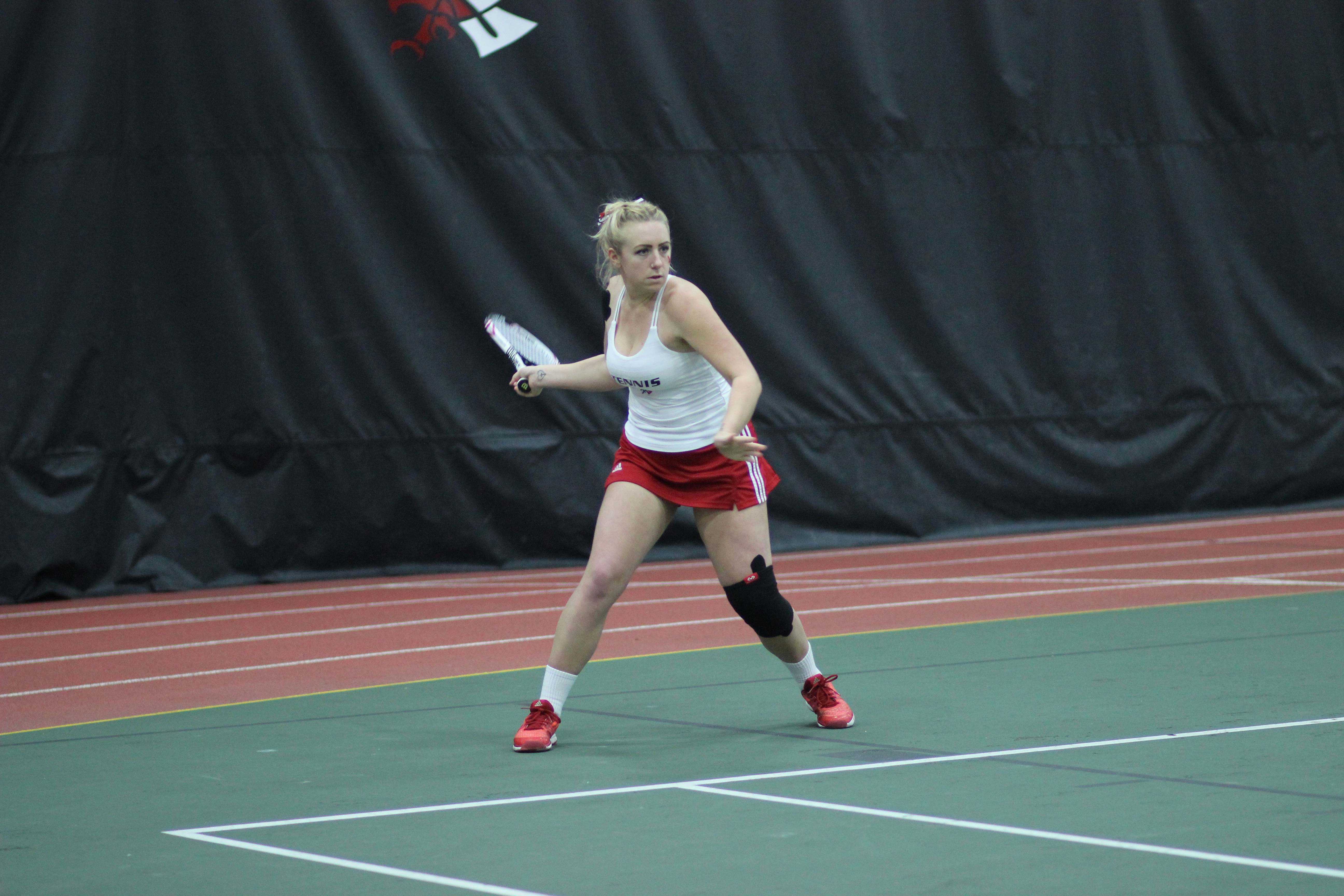 Womens Tennis Splits Weekend Matches Move To 6 3 The Easterner 8363