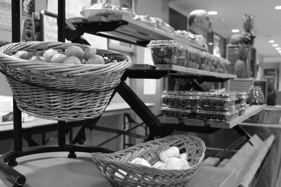 Students shop at the Fresh Market in Tawanka Hall. The market was set up to provide students with healthy fresh foods | Mckenzie Ford for The Easterner