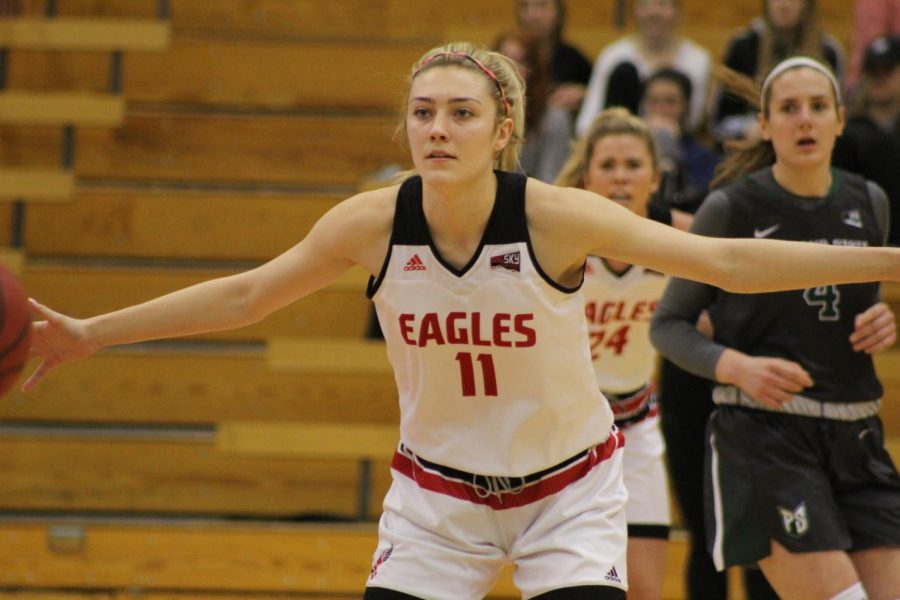 Redshirt+freshman+guard+Amy+Hartleroad+in+defensive+position+during+the+teams+win+Sacramento+State+on+Feb.+3.+The+Eagles+are+8%E2%80%936+in+Big+Sky+Conference+play+and+tied+for+fifth+place+%7C+Mckenzie+Ford+for+The+Easterner