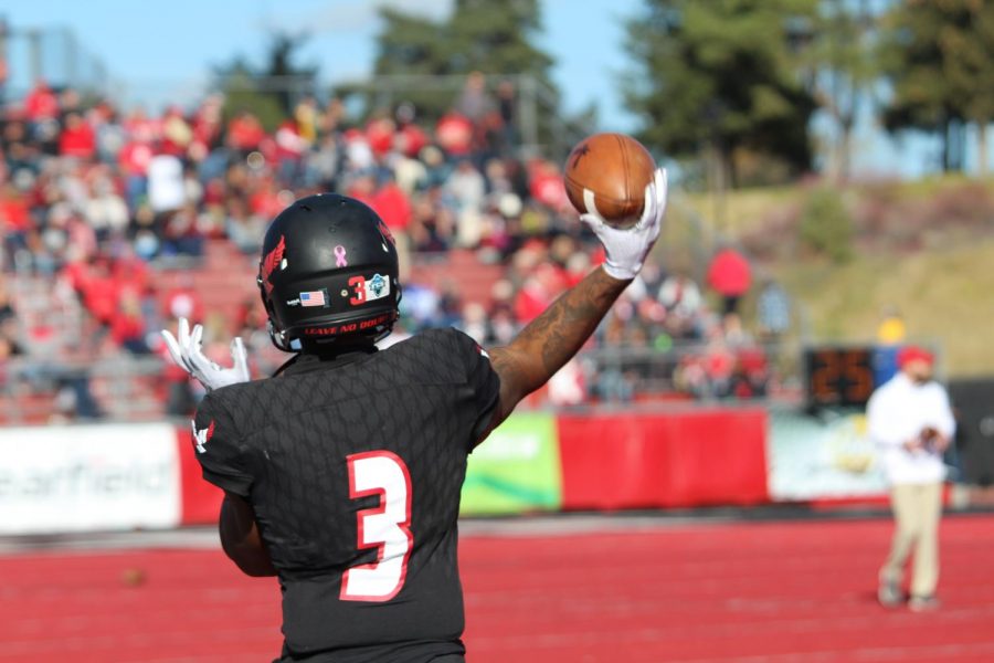 Barriere aims for a target downfield. He threw three touchdowns against the Vandals.