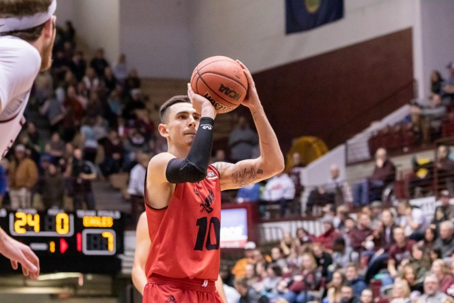 Sophomore+guard+Jacob+Davison+shoots+a+free+throw+against+Montana++on+Feb.+9.+Davison+sat+down+with+The+Easterner+in+February+to+discuss+his+journey+to+EWU.